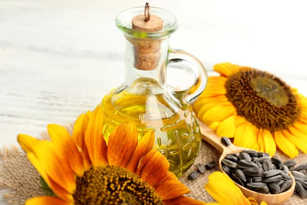 Sunflowers with oil and seeds — Stock Photo, Image