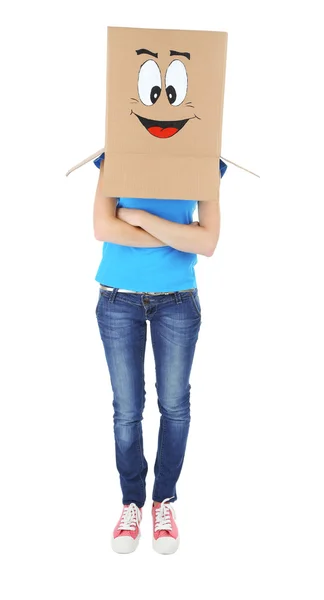 Femme avec boîte en carton sur la tête avec le visage heureux, isolé sur blanc — Photo