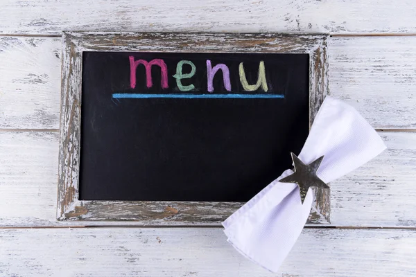 Beschriftungsmenü auf der Tafel auf dem Tisch in Großaufnahme — Stockfoto