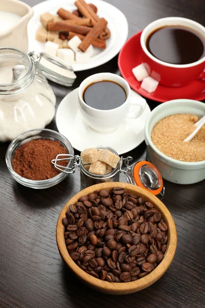 Nybryggt kaffe med flera ingredienser — Stockfoto