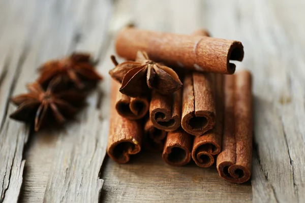 Star anise and cinnamon — Stock Photo, Image