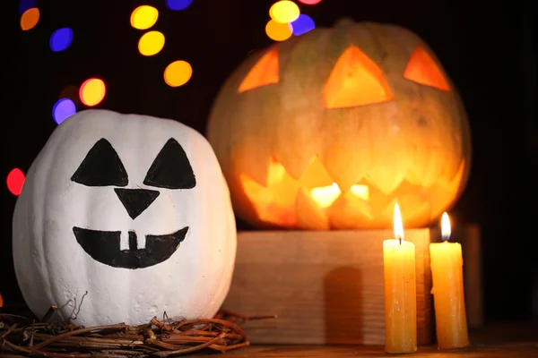 Calabazas y velas de halloween — Foto de Stock