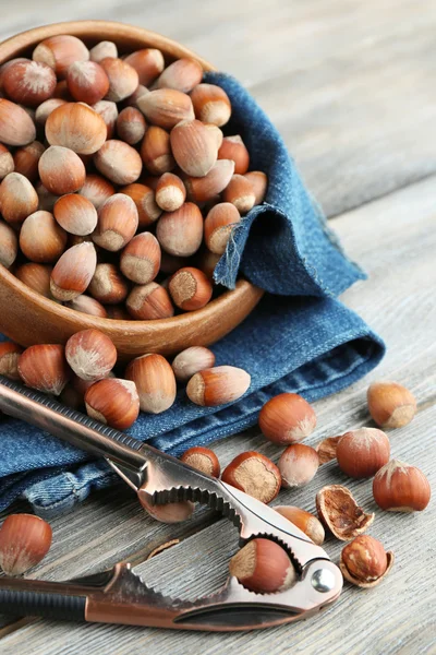 Hazelnuts in wooden bowl — Stock Photo, Image