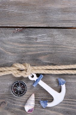 ahşap zemin üzerinde deniz düğüm