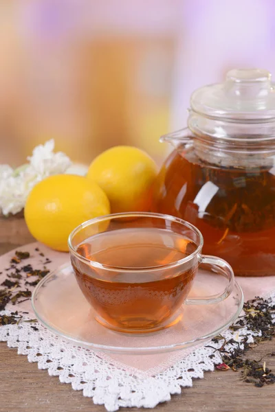 Teapot and cups of tea — Stock Photo, Image