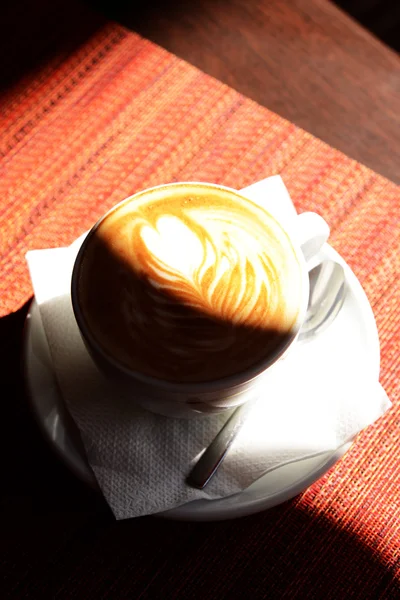 Csésze kávét a kávézóban aranyos rajz — Stock Fotó