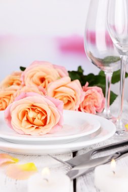 Tablo ayarı ile pembe güller
