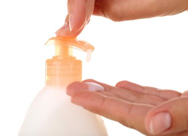 Sıvı sabun kullanarak eller