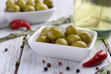 Tablo yakın çekim üzerinde Marine zeytin