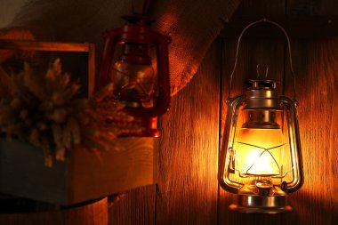 Kancaya asılı fener