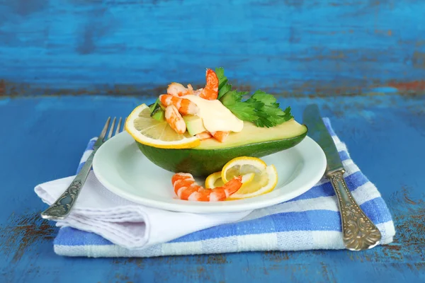 Salada com camarões e abacate — Fotografia de Stock