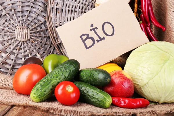 Biologisches Gemüse und Obst — Stockfoto