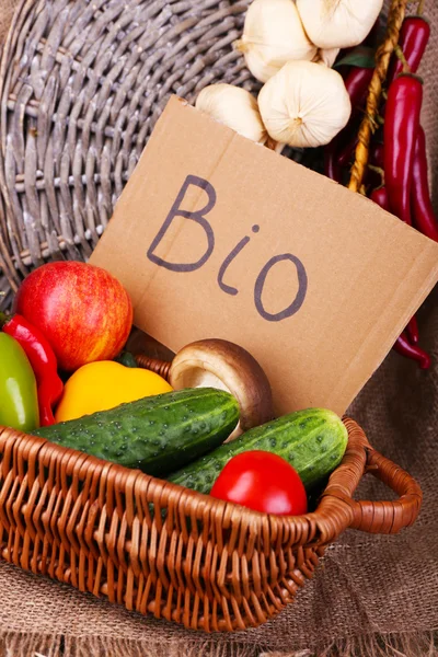 Kosz organicznych warzyw — Zdjęcie stockowe
