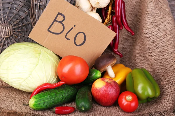 Biologisches Gemüse und Obst — Stockfoto