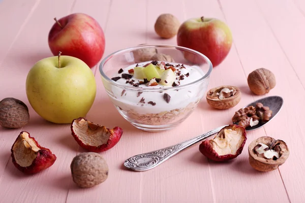 Oatmeal with yogurt in bowl — Stock Photo, Image