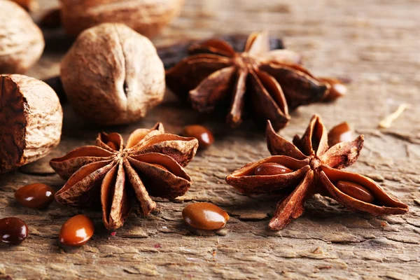 Stars anise with nutmeg — Stock Photo, Image