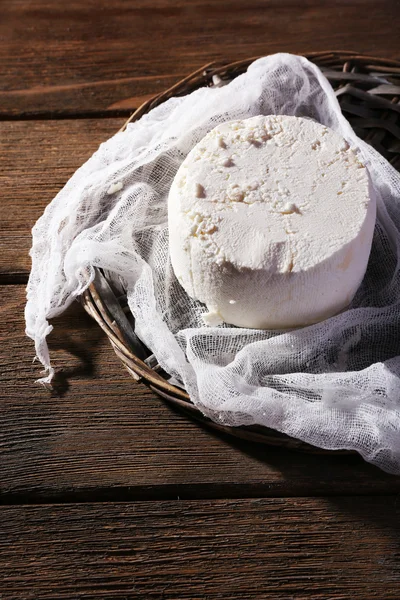 Сир на марлі — стокове фото