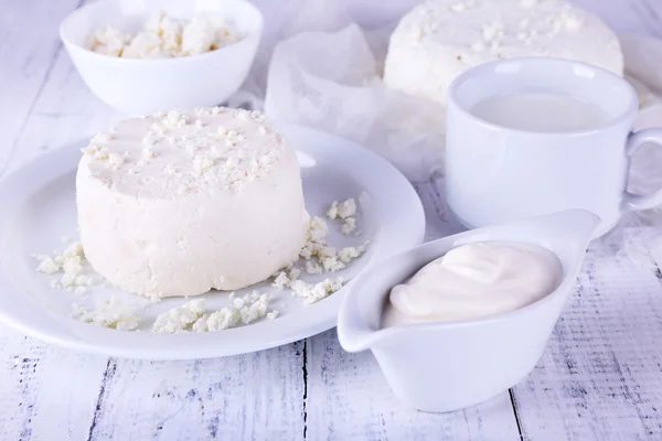 Cottage cheese , cup of milk and cream — Stock Photo, Image