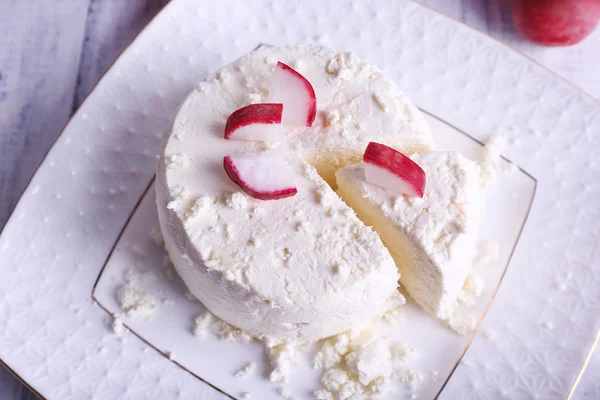 Cottage cheese on plate and radish — Stock Photo, Image