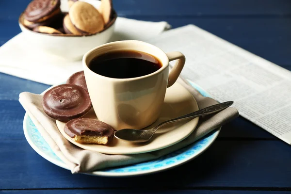 Cup of coffee with tasty cookie — Stock Photo, Image