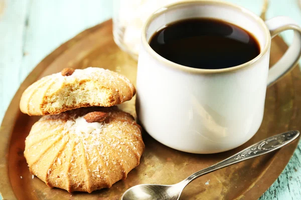 Kopp kaffe med läckra cookie — Stockfoto