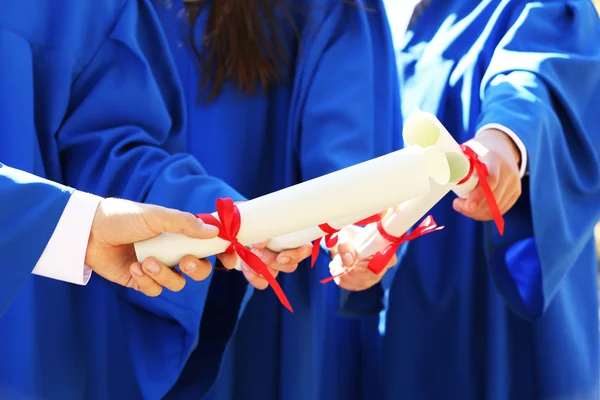 Students with diplomas — Stock Photo, Image
