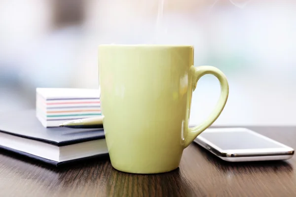 Xícara de chá no escritório — Fotografia de Stock