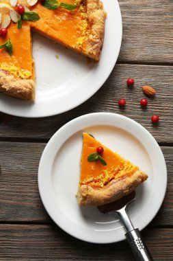 Ev yapımı balkabağı turtası.