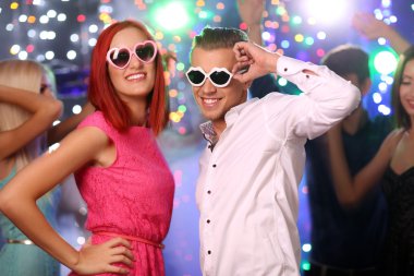 Gençler partide dans ediyor. 