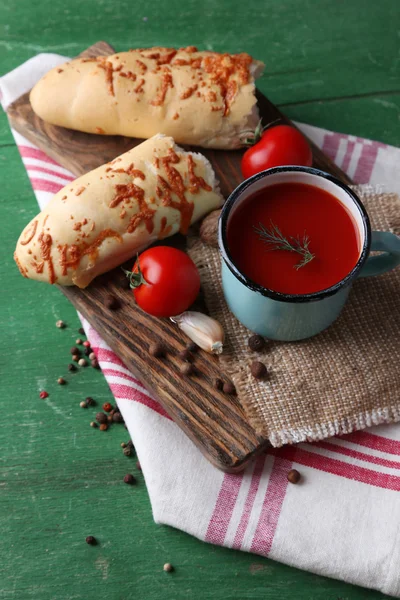 Sok pomidorowy domowy w kubek — Zdjęcie stockowe