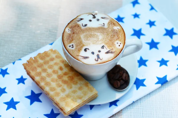 Taza de café con dibujo lindo —  Fotos de Stock