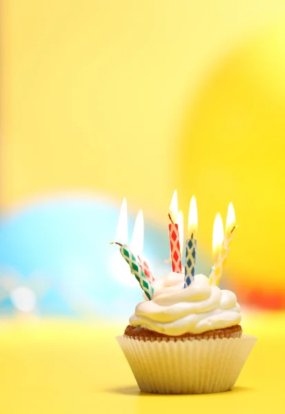 Délicieux cupcake d'anniversaire — Photo