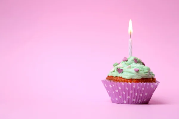 स्वादिष्ट वाढदिवस कपकेक — स्टॉक फोटो, इमेज