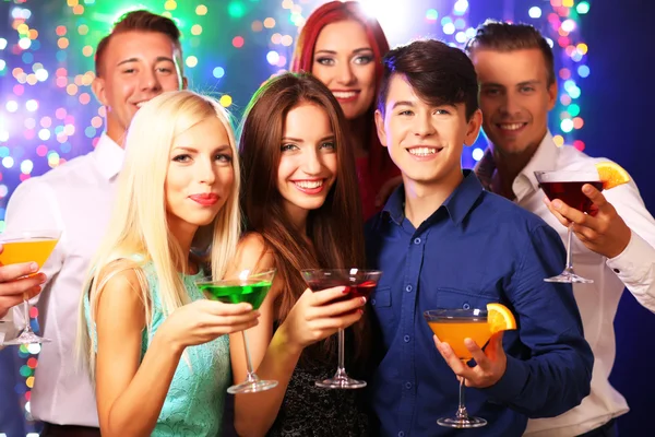 Young people dancing at party — Stock Photo, Image