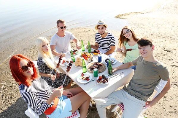 Unge hvilevenner, utendørs – stockfoto