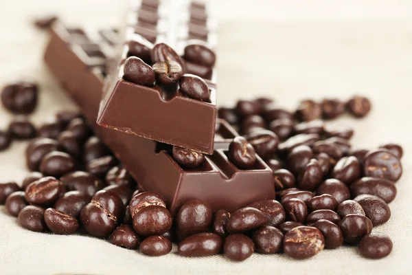 Coffee beans with chocolate glaze and dark chocolate — Stock Photo, Image