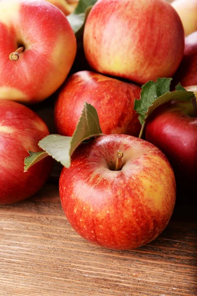 Ripe red apples — Stock Photo, Image