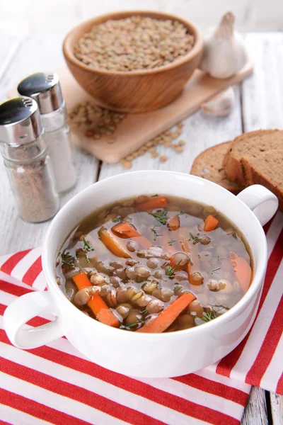 Вкусный чечевичный суп — стоковое фото