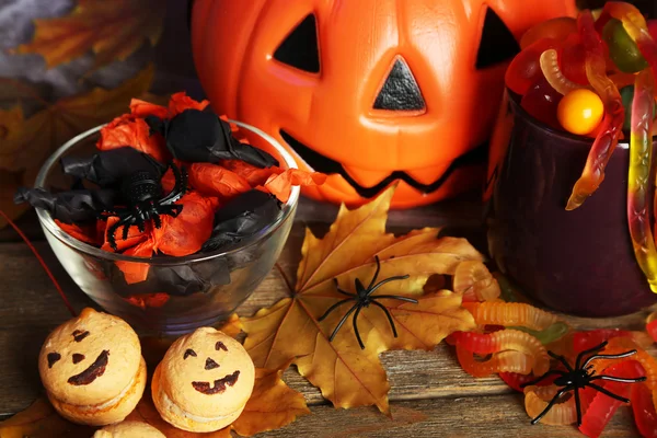 Composição de Halloween com doces — Fotografia de Stock