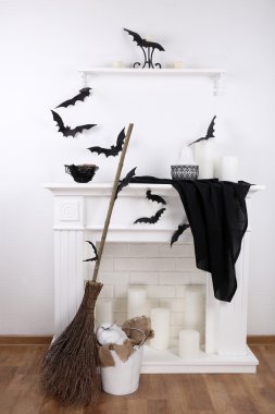 Cadılar Bayramı kompozisyon üzerinde şömine