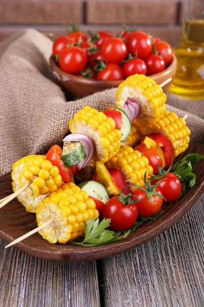 Legumes fatiados em picaretas — Fotografia de Stock