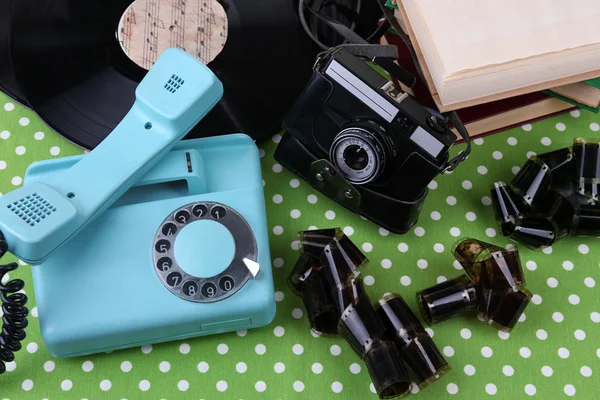 Retro samenstelling met oude telefoon — Stockfoto
