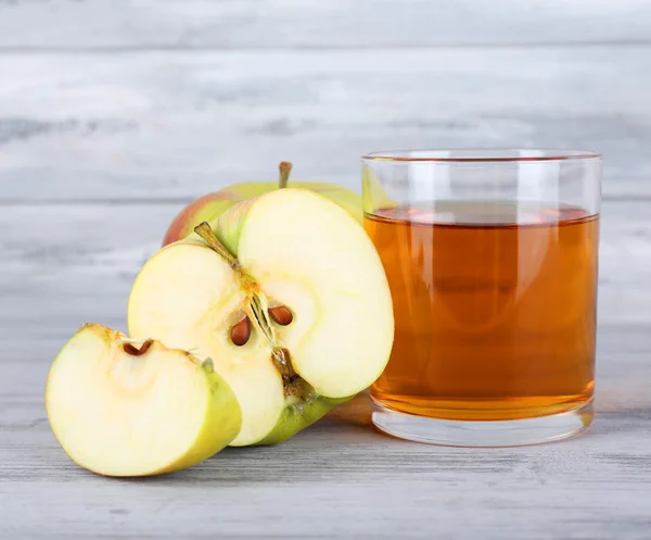 Bicchiere di succo di mela — Foto Stock