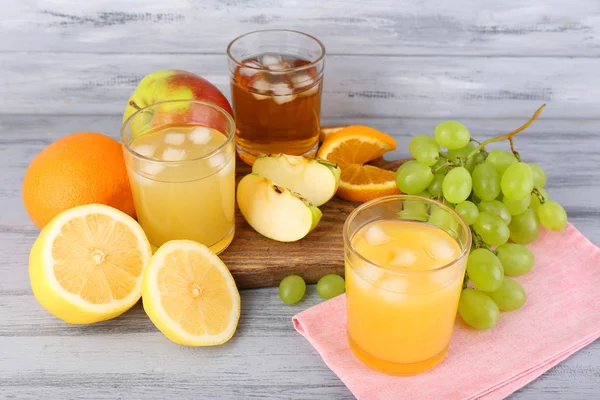 Glasses of juice with fresh fruits — Stock Photo, Image