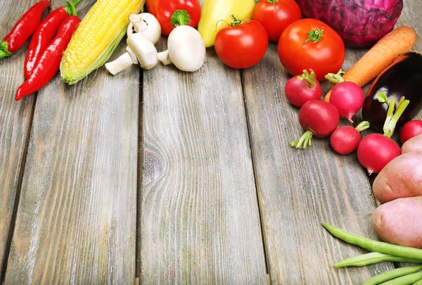 Cadre d'été avec légumes bio frais — Photo