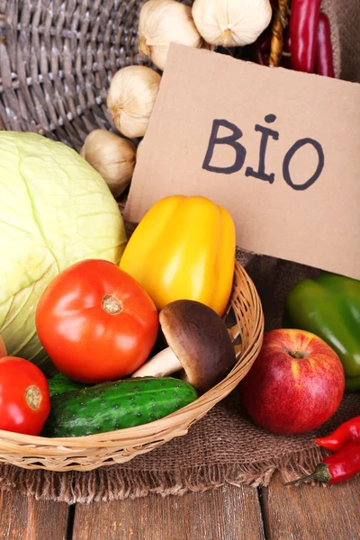 Cesta de verduras ecológicas — Foto de Stock