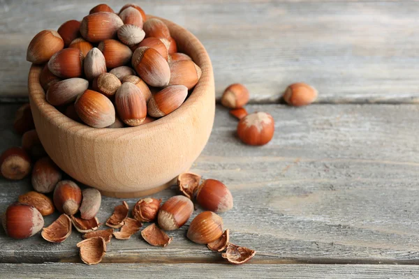 Hazelnuts in wooden bowl — Stock Photo, Image