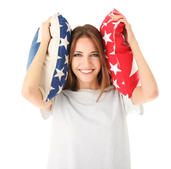 Hermosa joven con almohadas aisladas sobre fondo blanco t — Foto de Stock