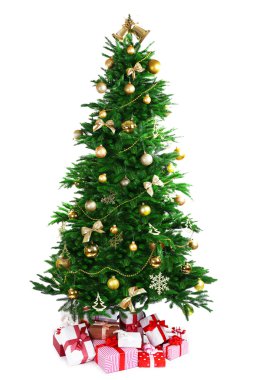 Hediyelerle süslenmiş Noel ağacı