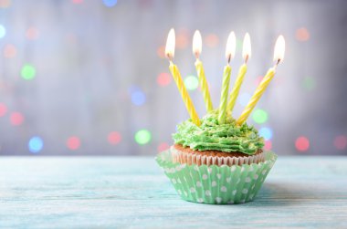 Lezzetli doğum günü kek